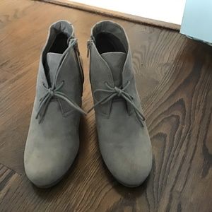 Universal Thread tie/zip booties